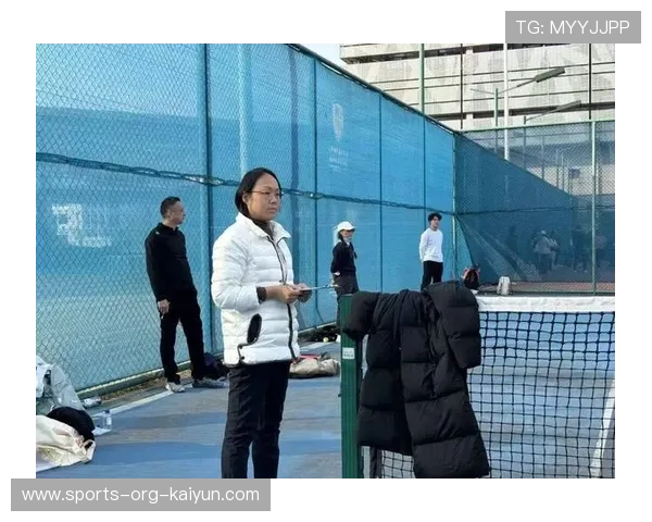 _科技融入网球：视频裁判系统提升比赛公正性_，网球裁判视频教学视频