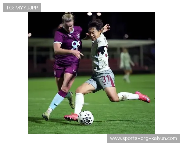 体育赛事焦点：女足比赛中的激烈对抗！，女足身体对抗