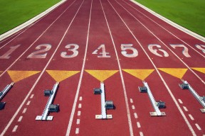 力挺队员，雄鹿队主帅里弗斯公开批评步行者球迷嘘迈尔斯·特纳，展现真性情与责任担当