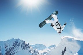 老将坚持出战为年轻球员树立榜样引发网友点赞